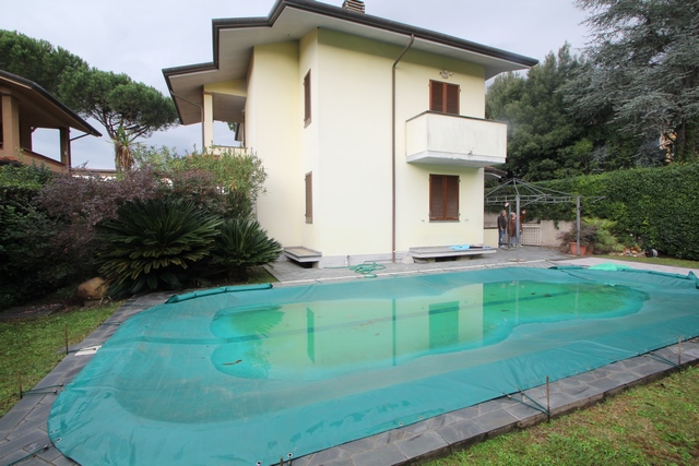 Villa con piscina in centro di Camaiore