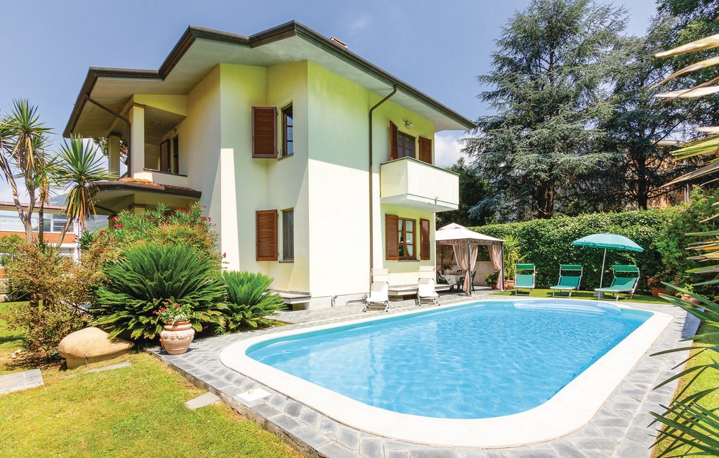 Villa con piscina in centro di Camaiore