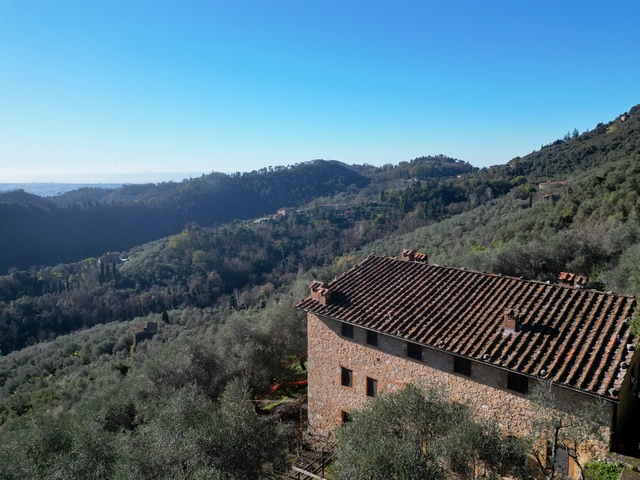 Obrovská kamenná villa s výhledem na moře a olivami